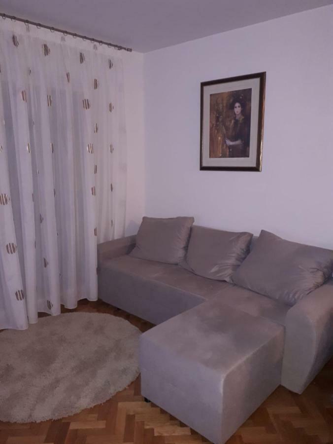 Apartment Jakov Сен Екстериор снимка